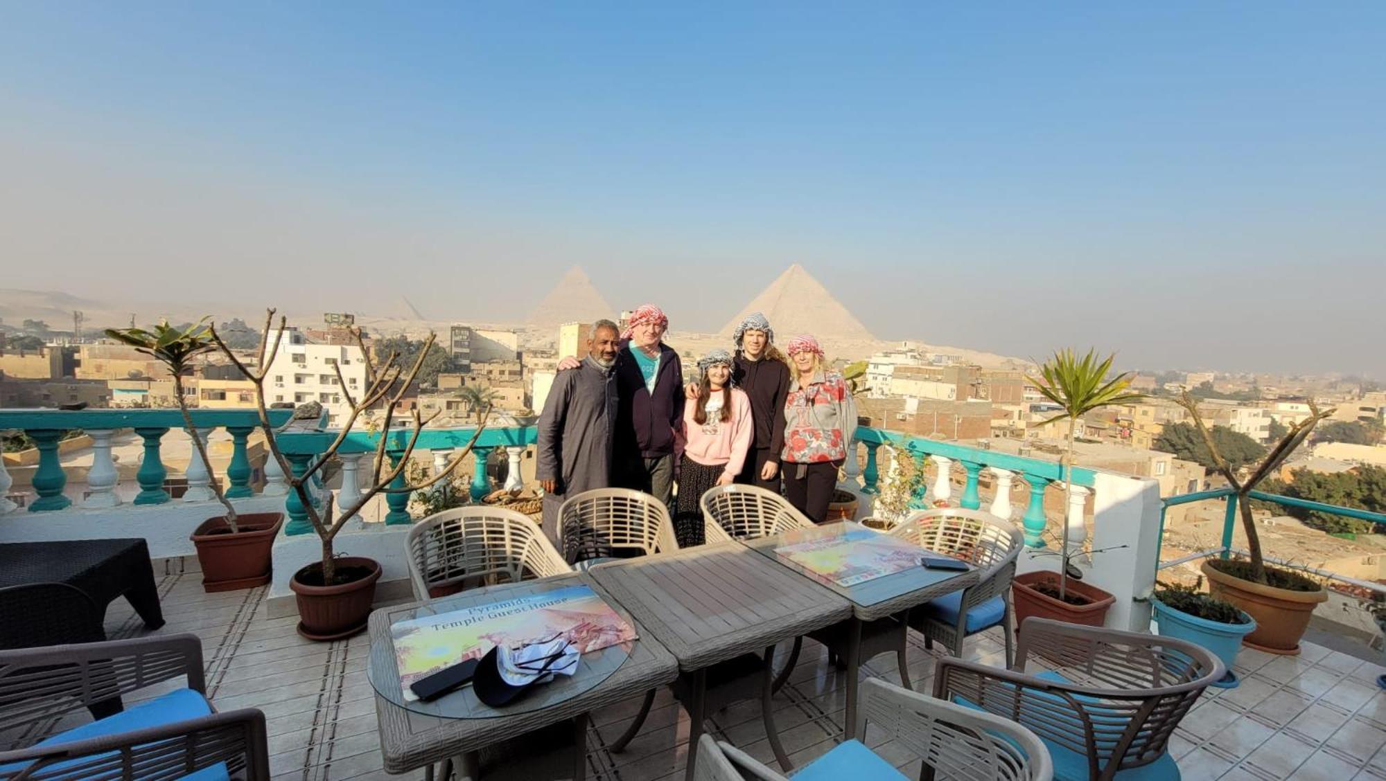 Pyramids Temple Guest House Kafret el-Gabal Екстериор снимка